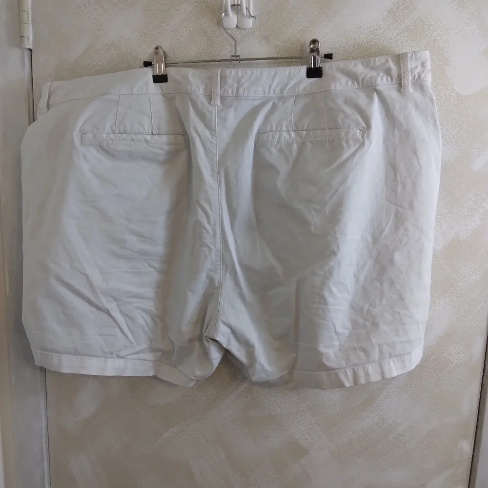 Size 26 Lane Bryant Off White Shorts